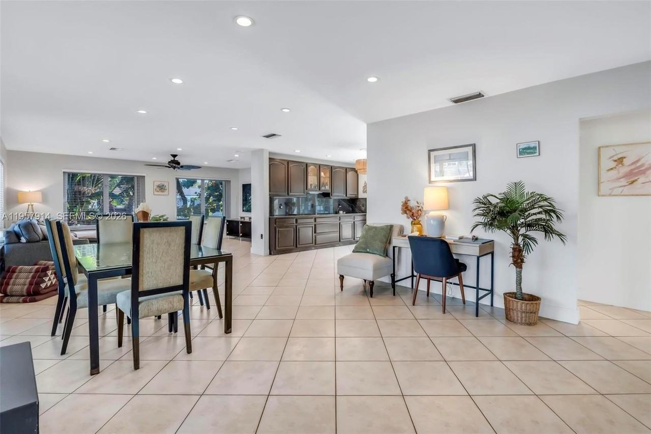 1600 N 28th Ct #NA - Photo 4 of 50