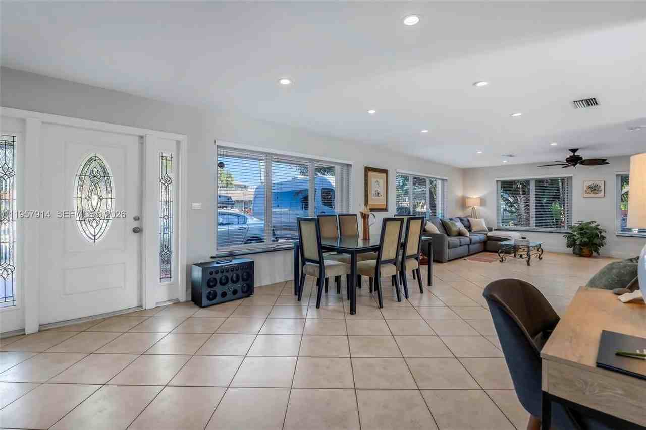 1600 N 28th Ct #NA - Photo 6 of 50