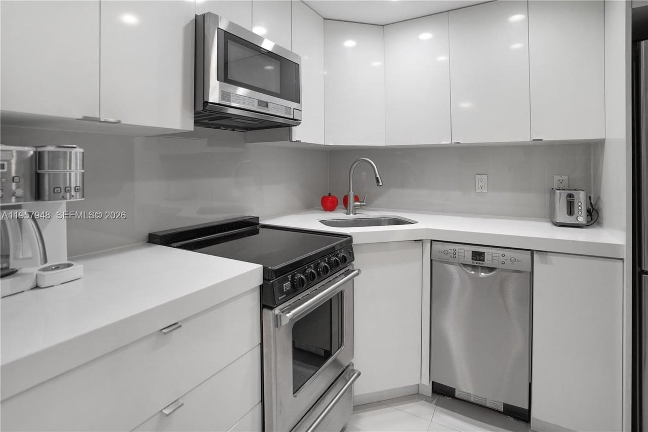 800 West Ave #809 - Photo 5 of 11