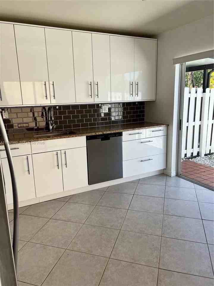 3810 Sw 153rd Pl - Photo 4 of 37