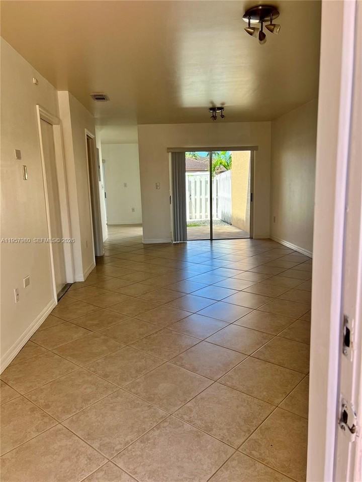 3810 Sw 153rd Pl - Photo 7 of 37