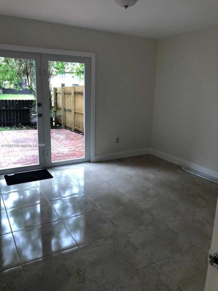 11220 Sw 67th Ter #0 - Photo 4 of 7