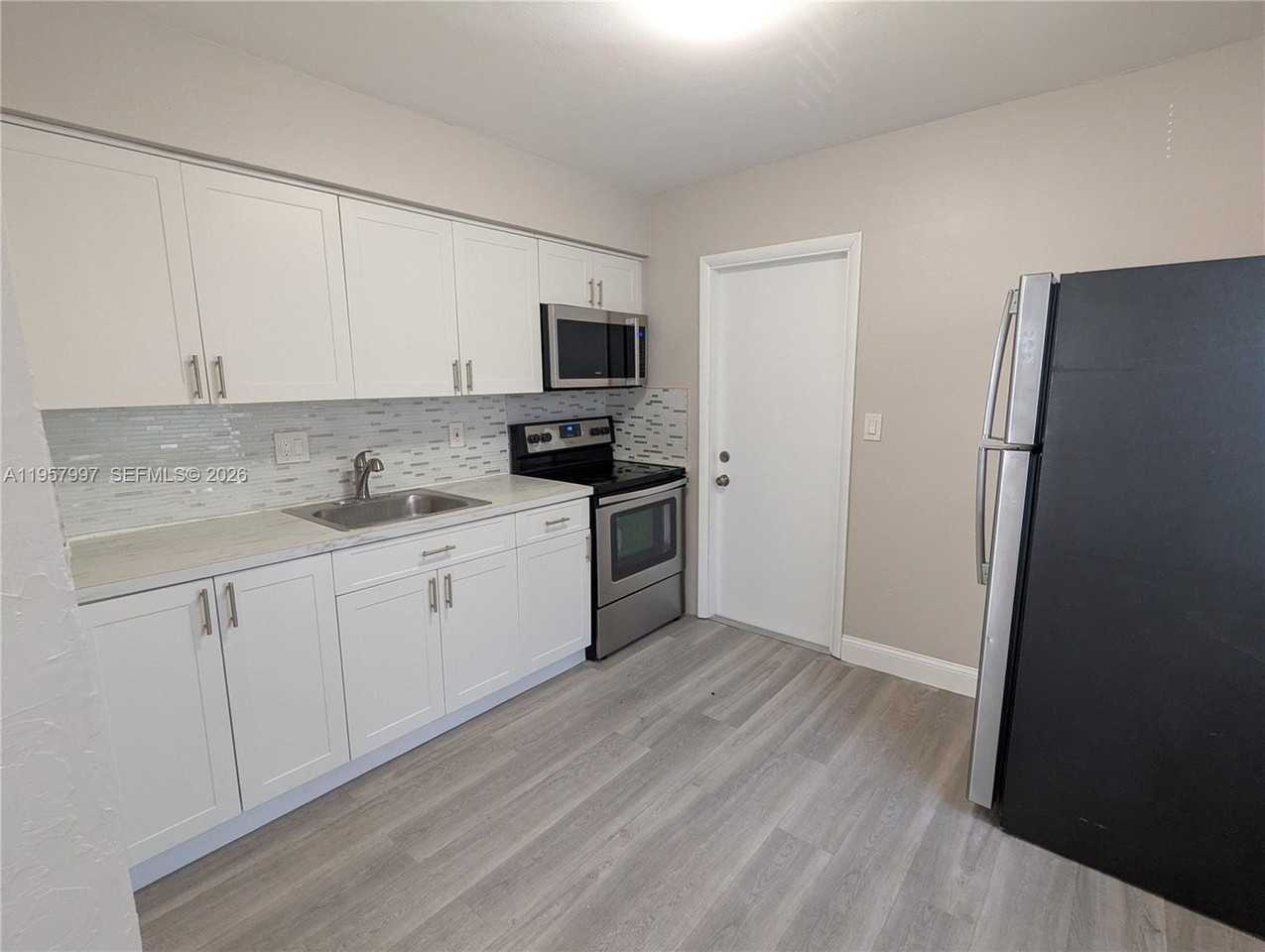 2300 Douglas St #7 - Photo 4 of 13