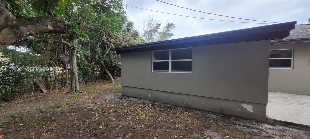 1642 44th St #NA - Photo 6 of 25