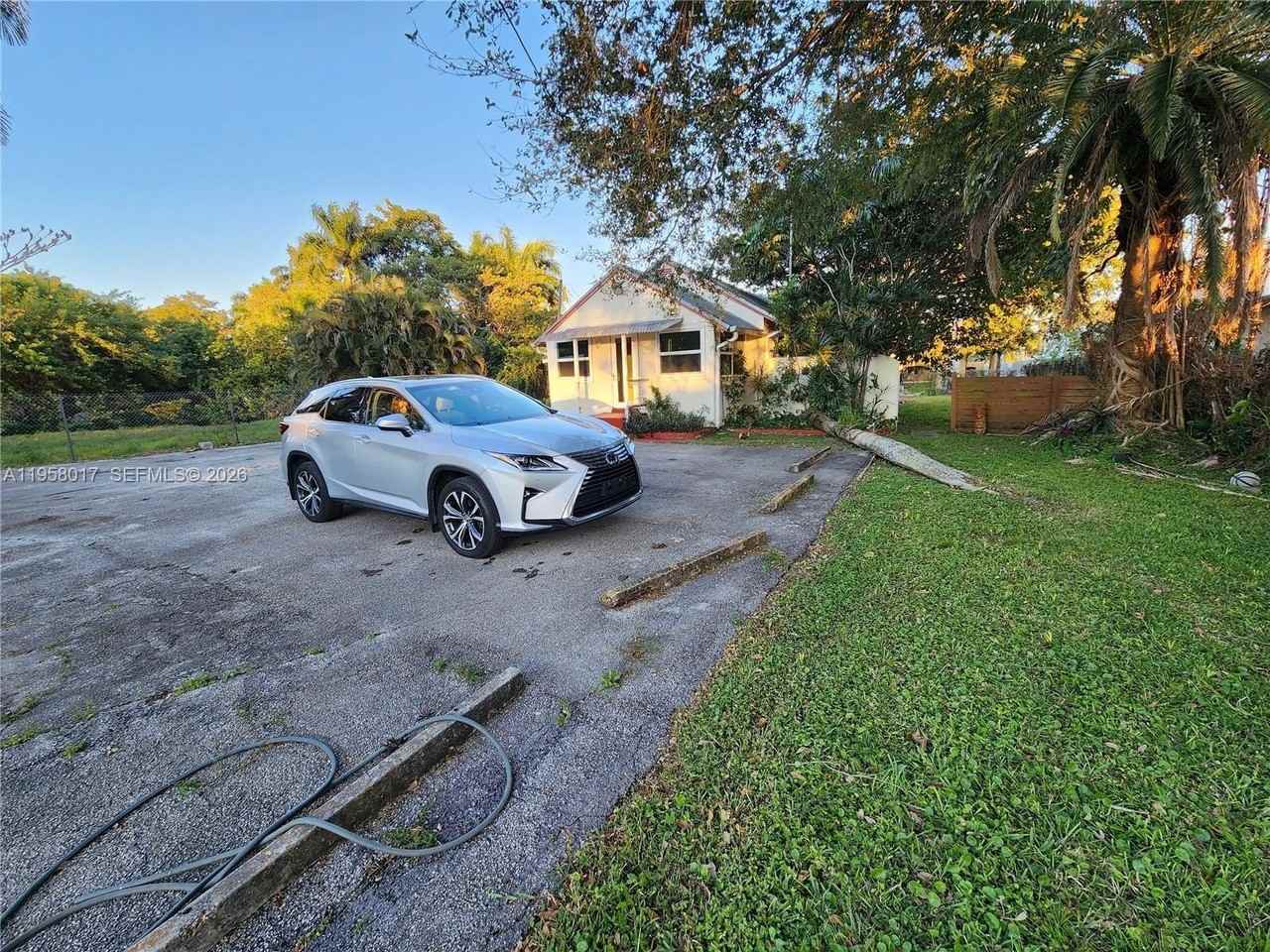 4616 Sw 33rd Ave - Photo 3 of 3