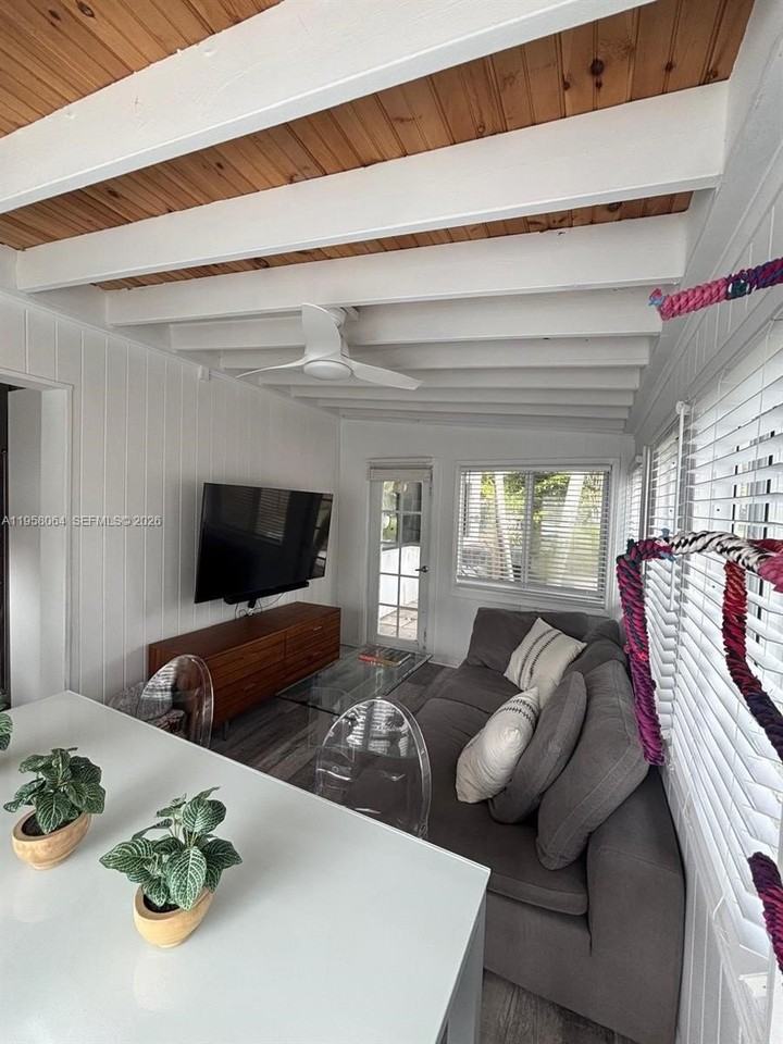 3525 Poinciana Ave - Photo 7 of 8