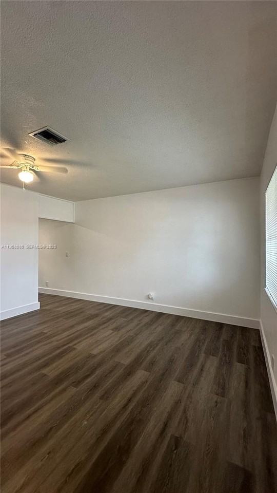 4011 Ne 8th Ave #B - Photo 2 of 9