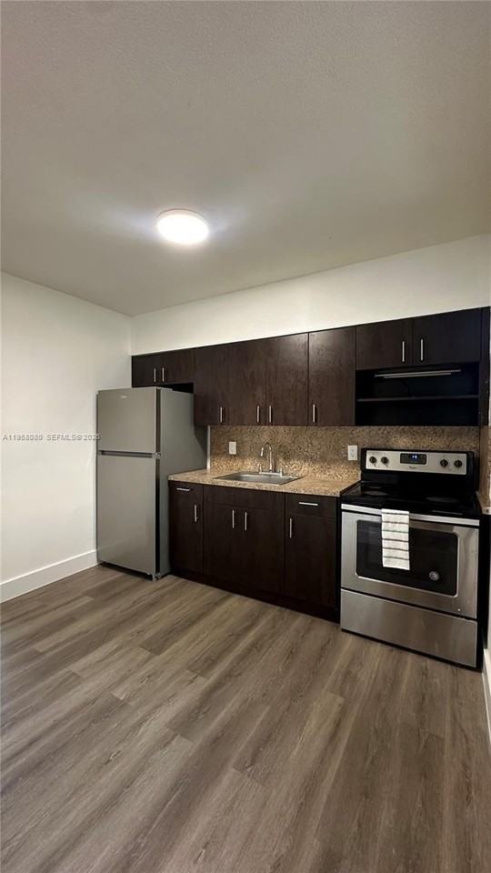 4011 Ne 8th Ave #B - Photo 3 of 9