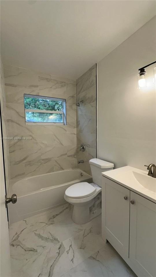 4011 Ne 8th Ave #B - Photo 6 of 9