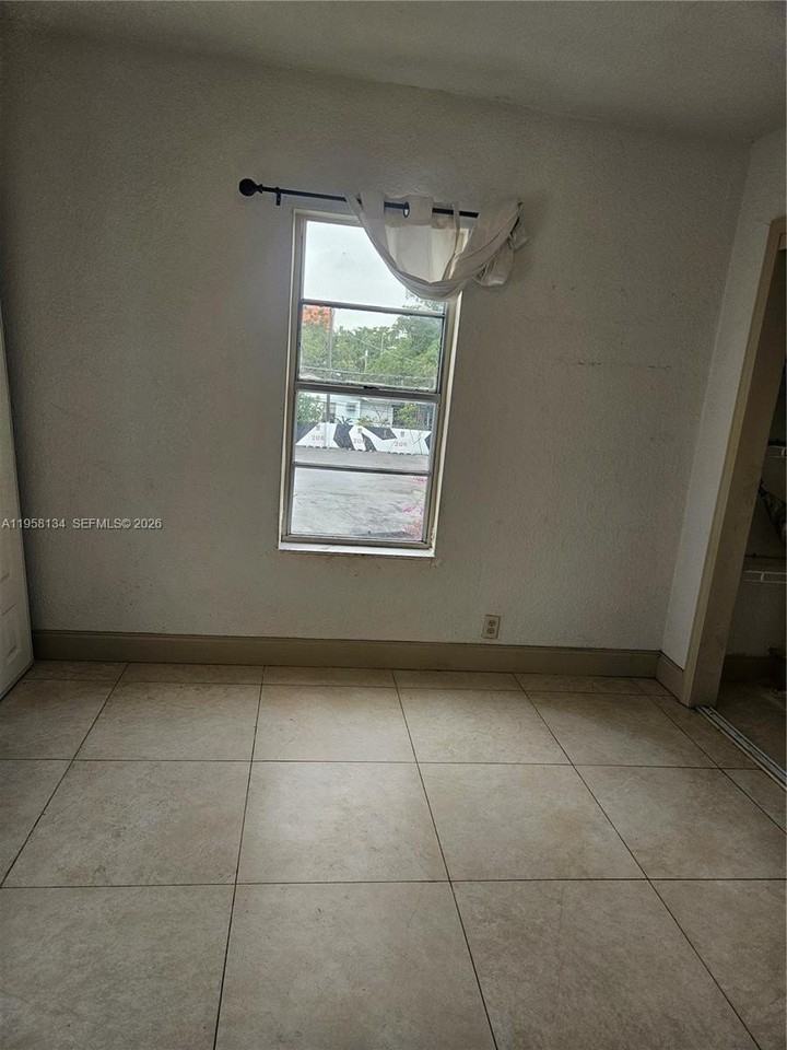 2952 Nw 5th Ave #0 - Photo 5 of 7