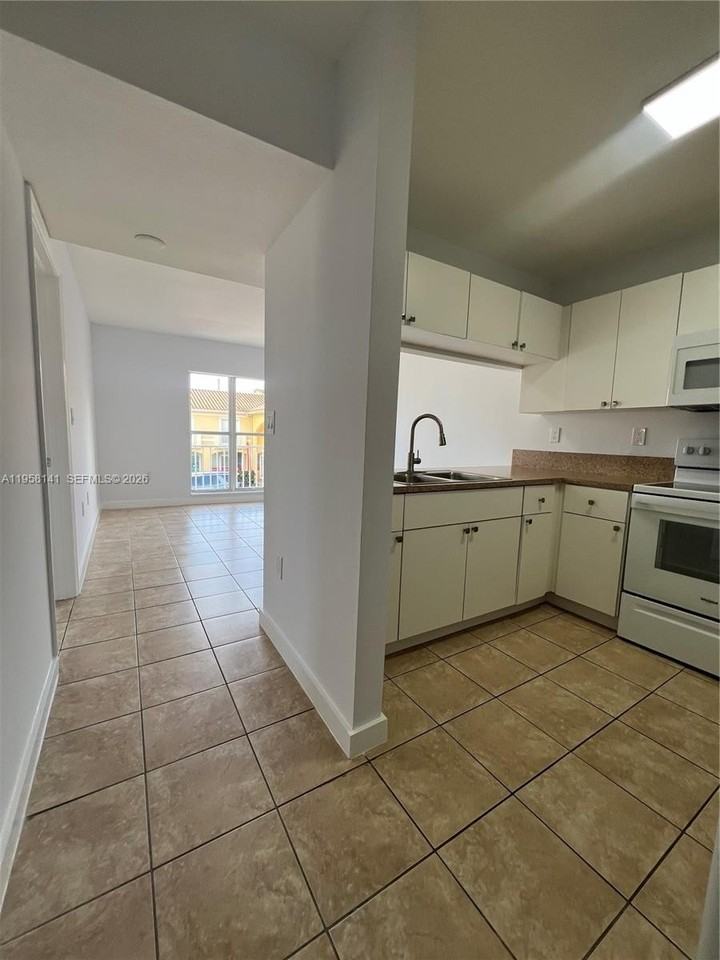 9720 Sw 184th St #210 - Photo 5 of 12