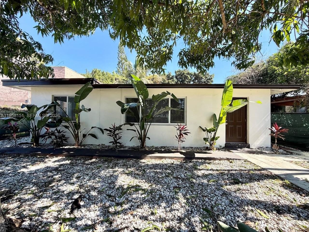 927 Sw 12th Ave #927 - Photo 2 of 19