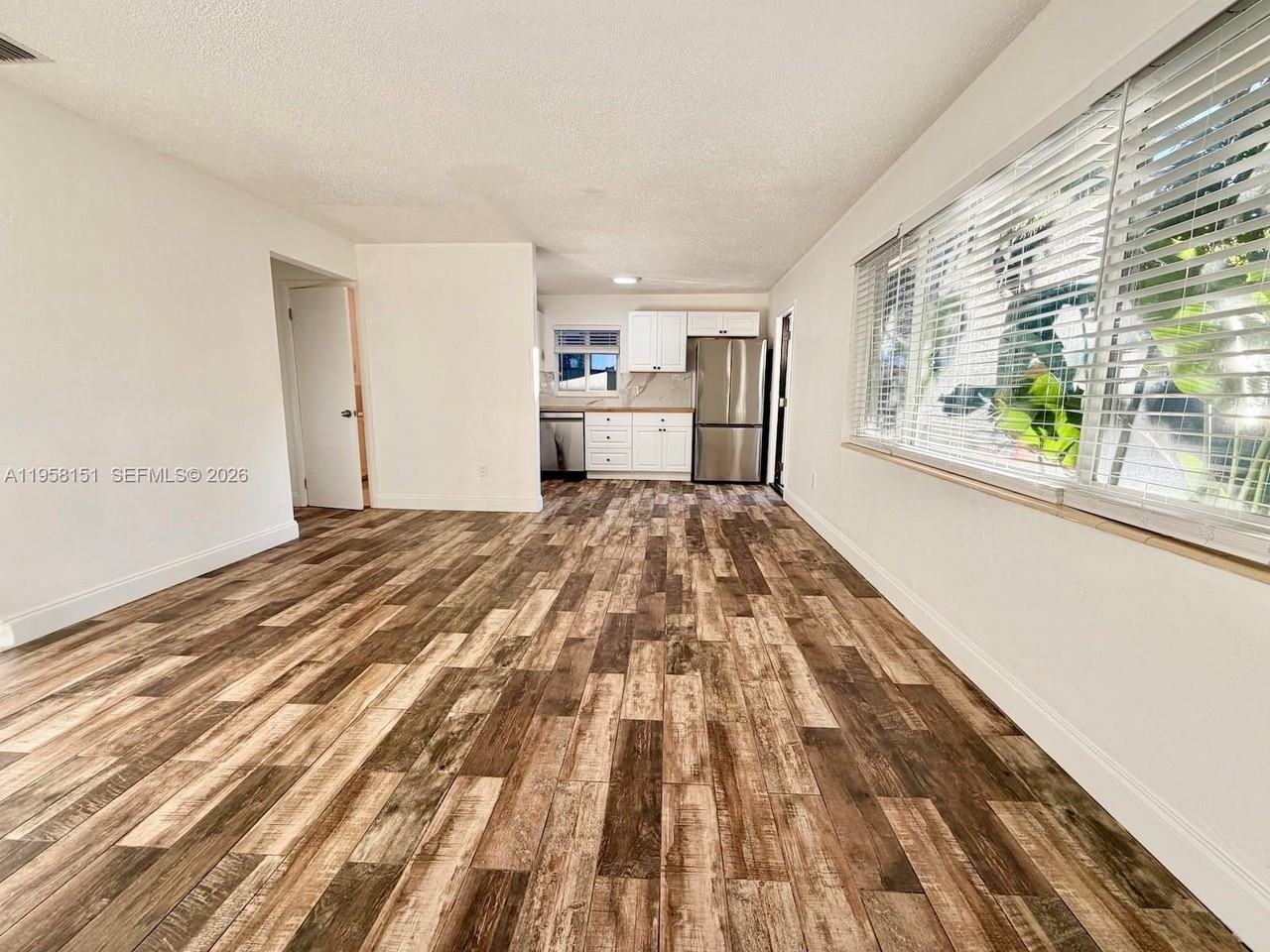 927 Sw 12th Ave #927 - Photo 4 of 19