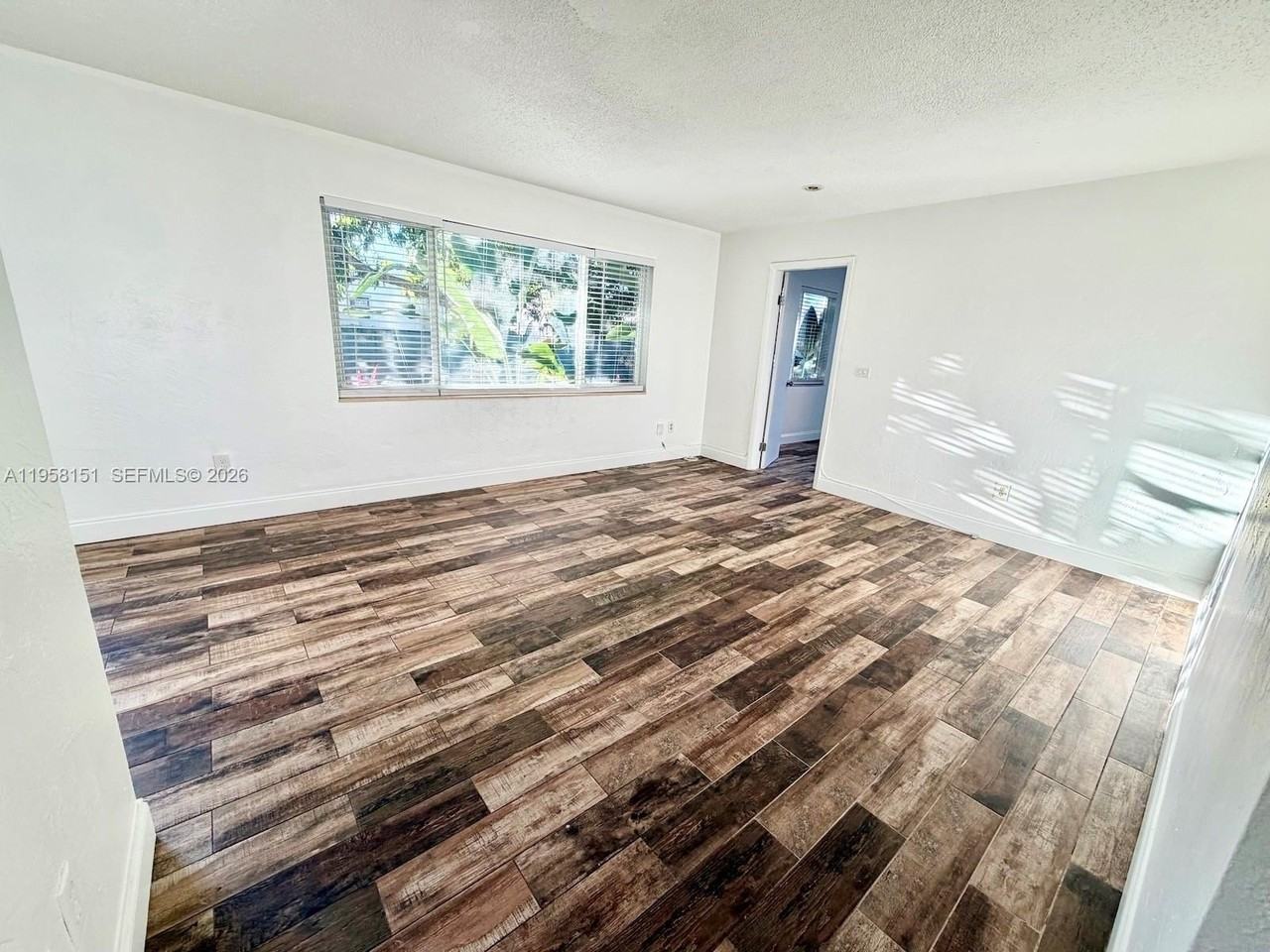 927 Sw 12th Ave #927 - Photo 5 of 19