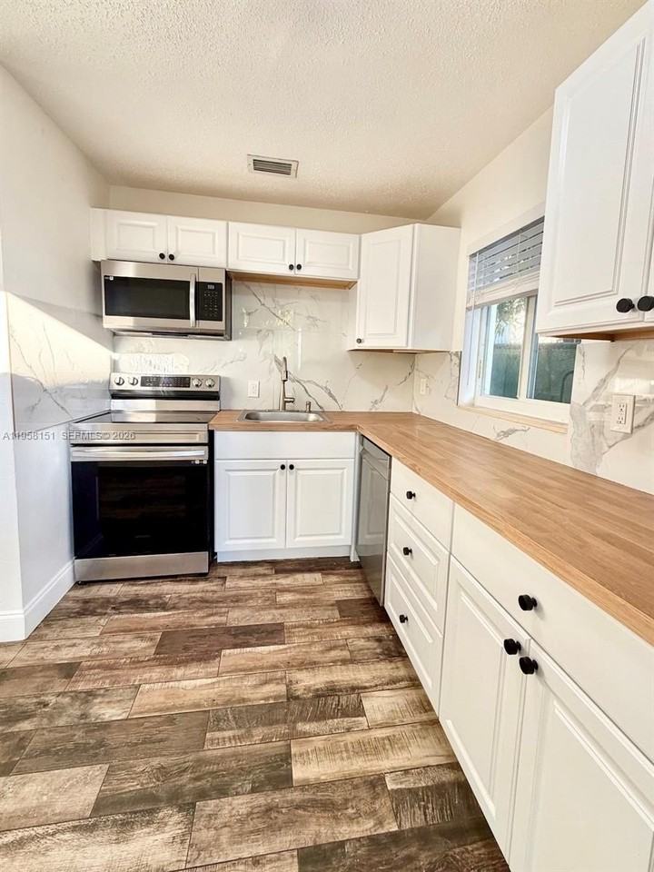 927 Sw 12th Ave #927 - Photo 6 of 19