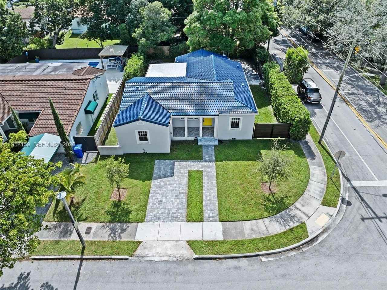 2396 Sw 20th St - Photo 2 of 35