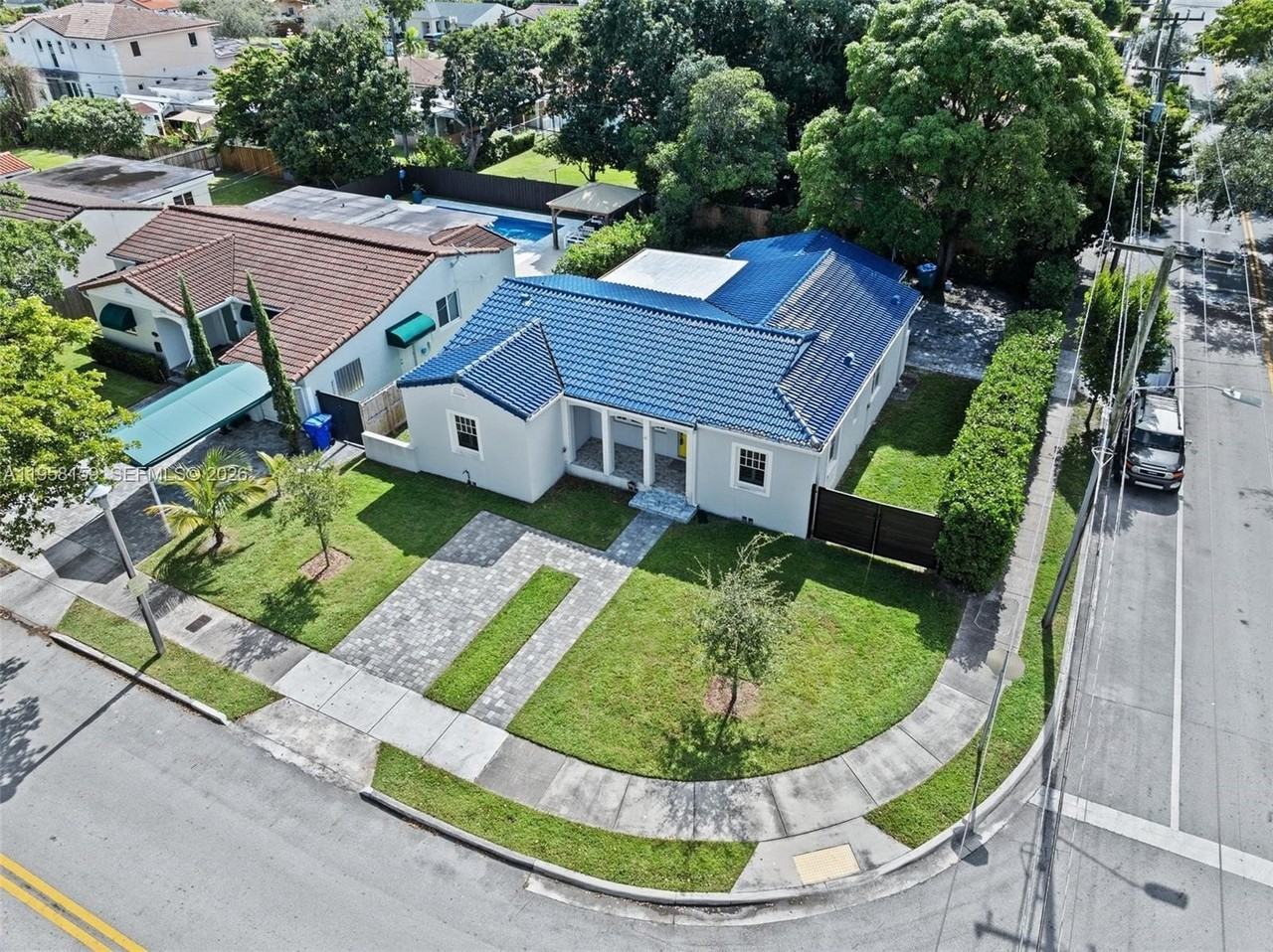 2396 Sw 20th St - Photo 5 of 35