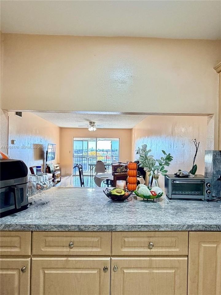 305 W 68th St #516 - Photo 4 of 16