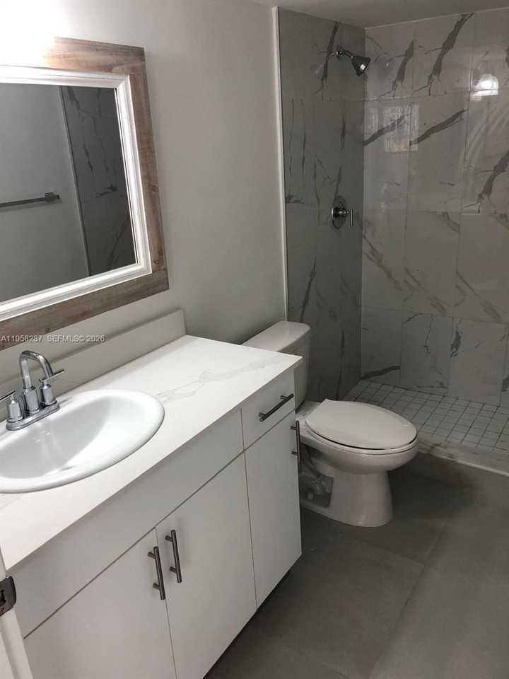 370 E 34th St #201 - Photo 2 of 4