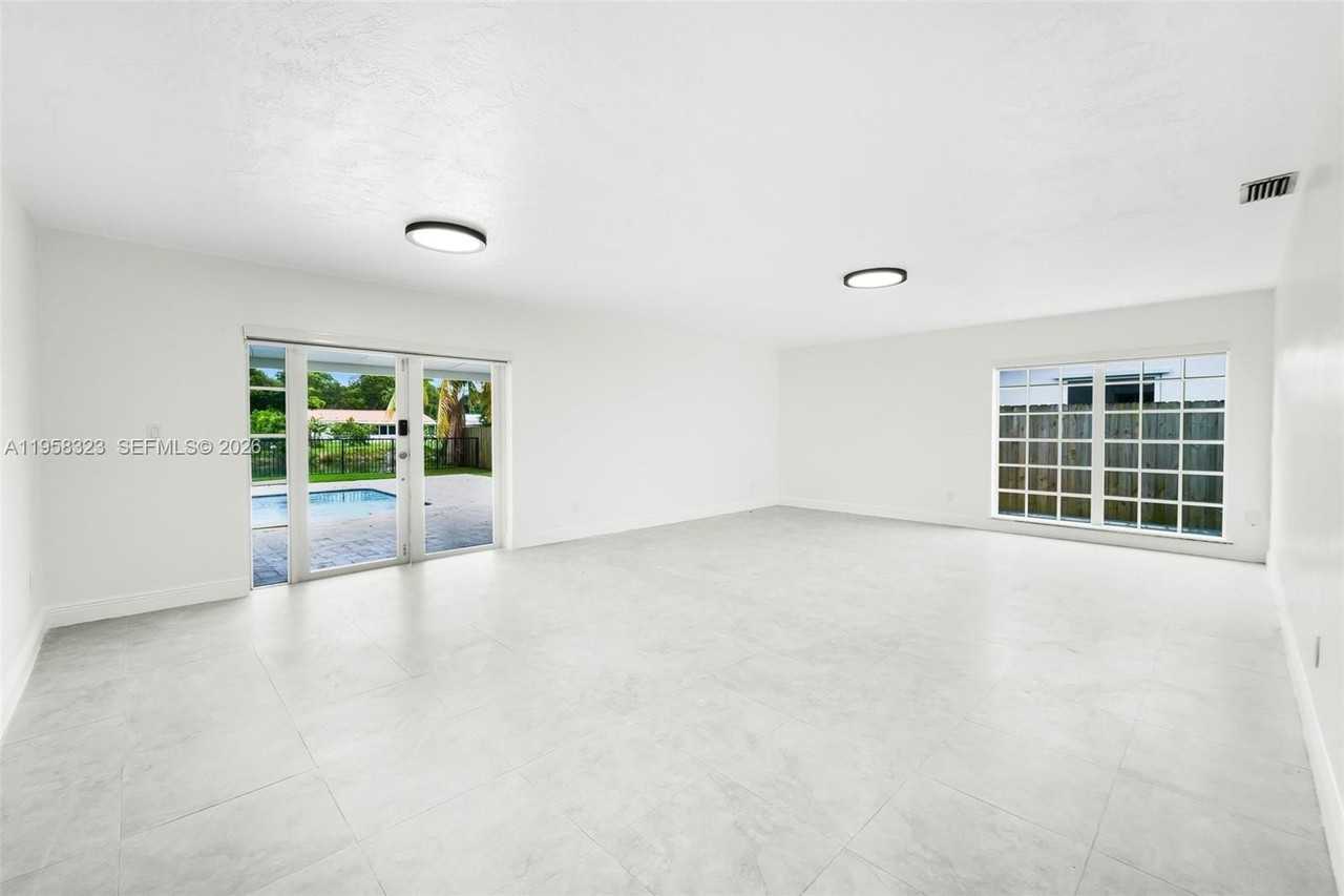 20003 Sw 103rd Ave #0 - Photo 3 of 31