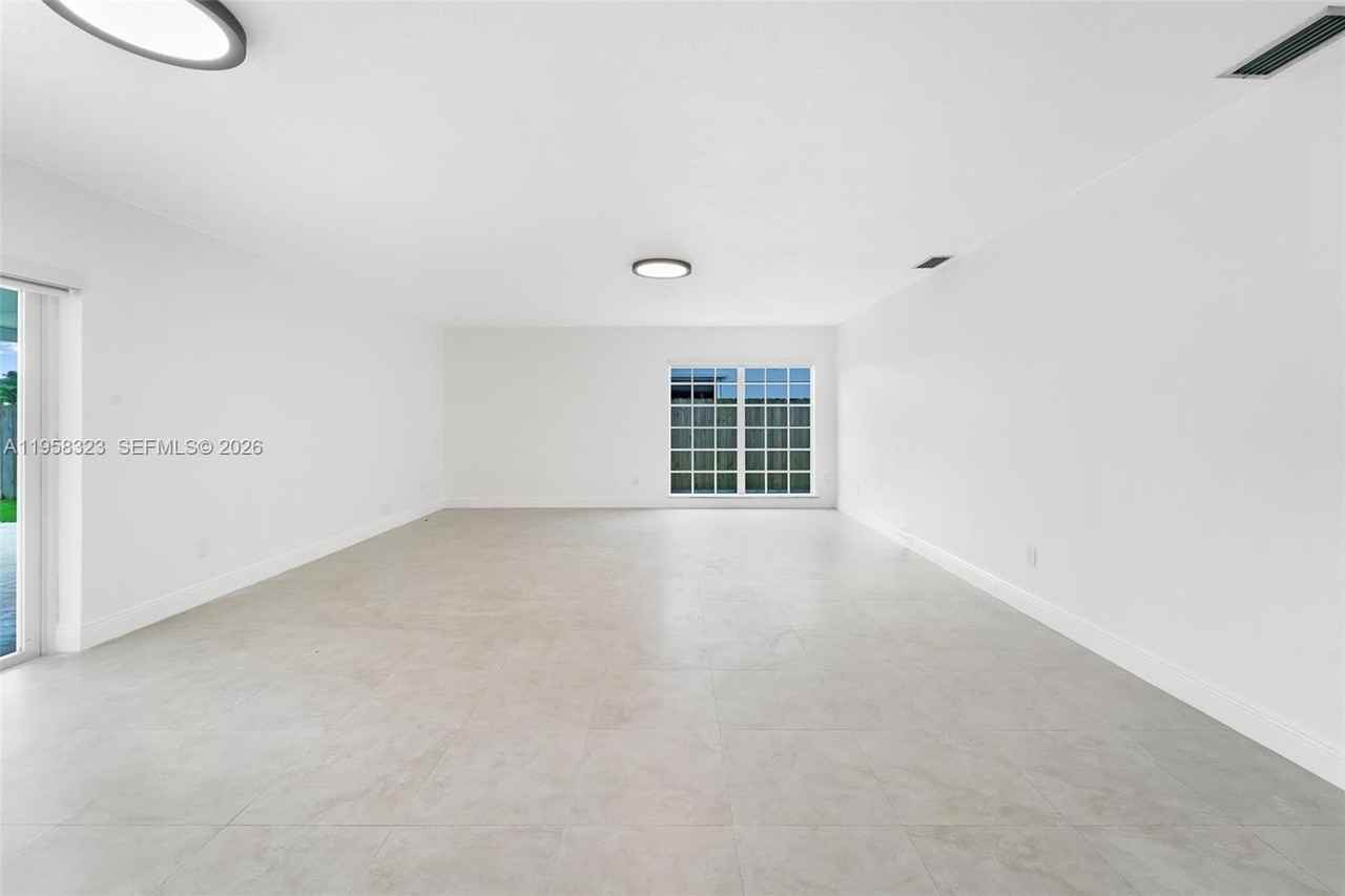 20003 Sw 103rd Ave #0 - Photo 4 of 31