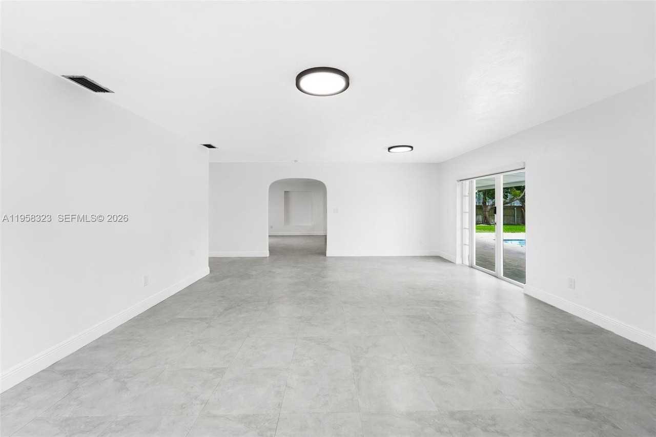 20003 Sw 103rd Ave #0 - Photo 5 of 31