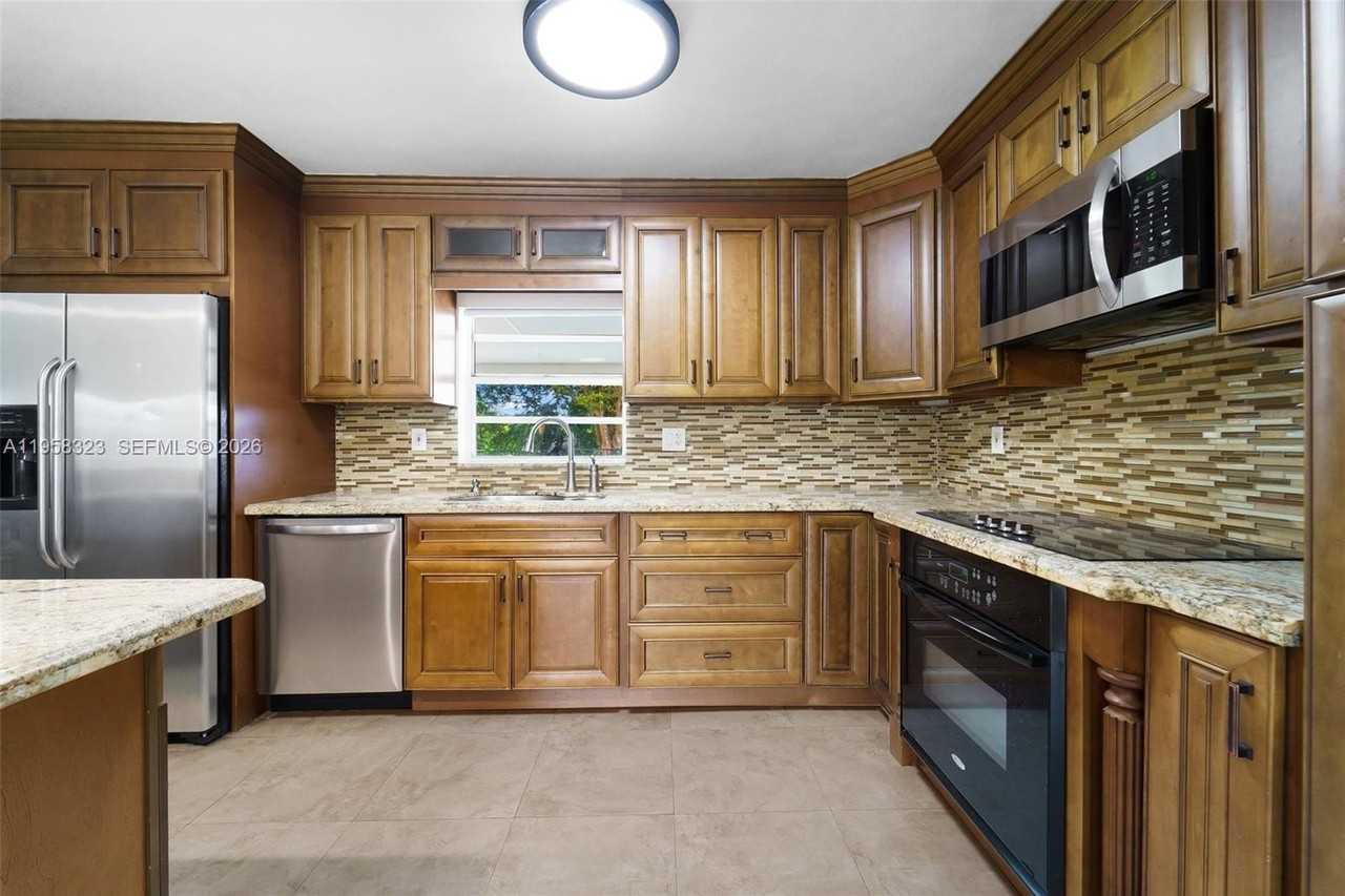 20003 Sw 103rd Ave #0 - Photo 6 of 31