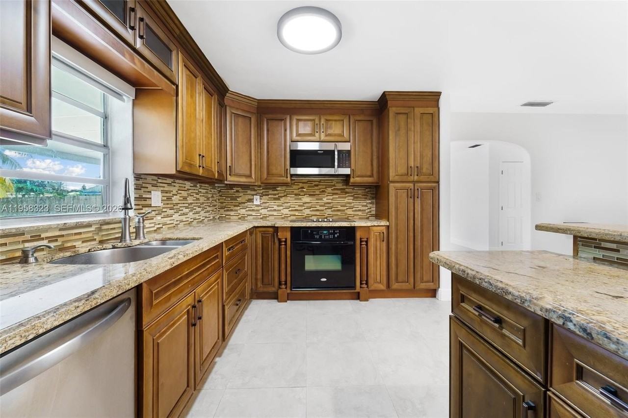 20003 Sw 103rd Ave #0 - Photo 7 of 31