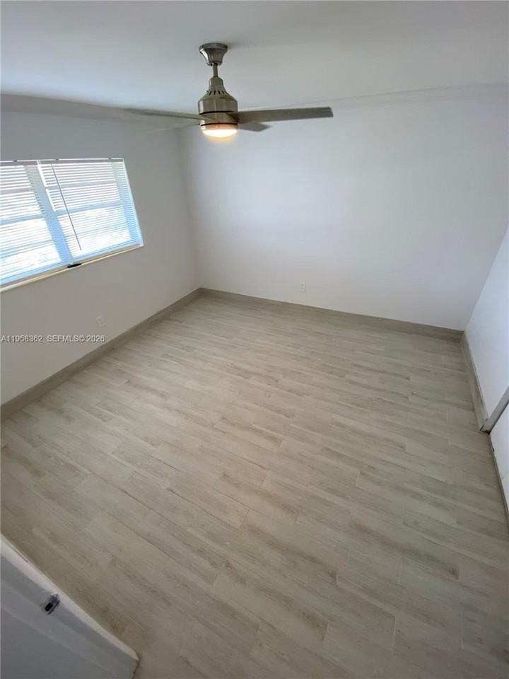 3019 Sw 68th Ter #6 - Photo 3 of 9