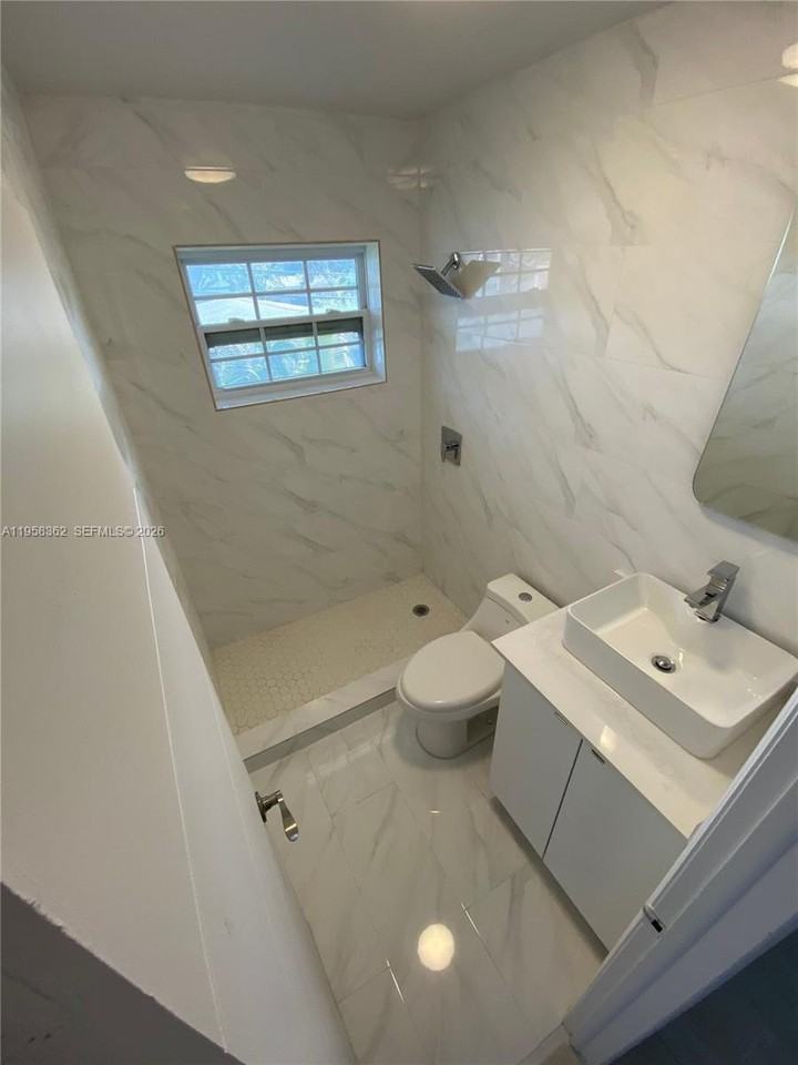 3019 Sw 68th Ter #6 - Photo 5 of 9