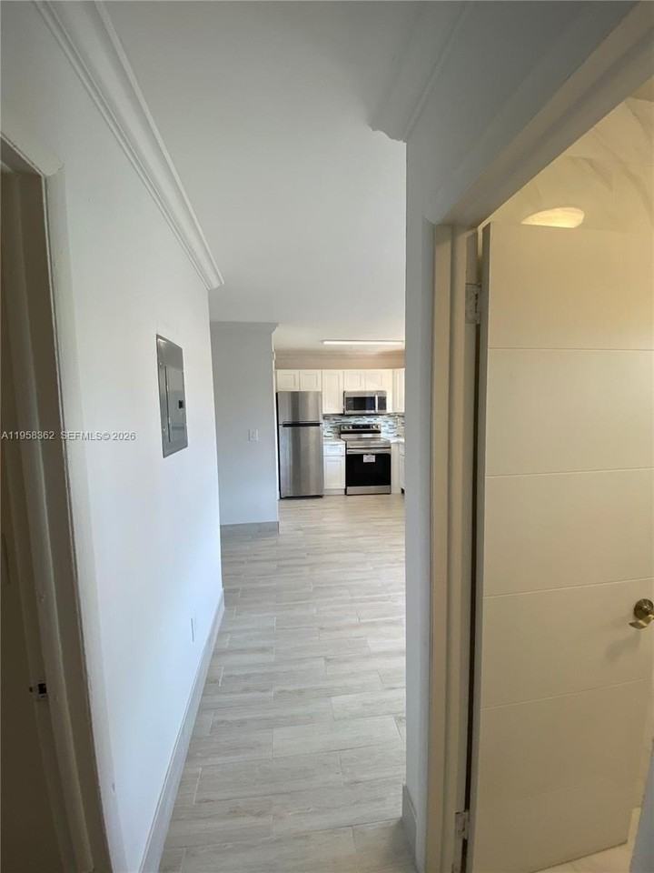 3019 Sw 68th Ter #6 - Photo 7 of 9