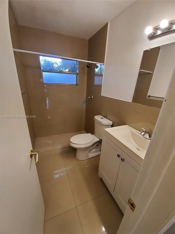 2621 Grant St #8A - Photo 5 of 8