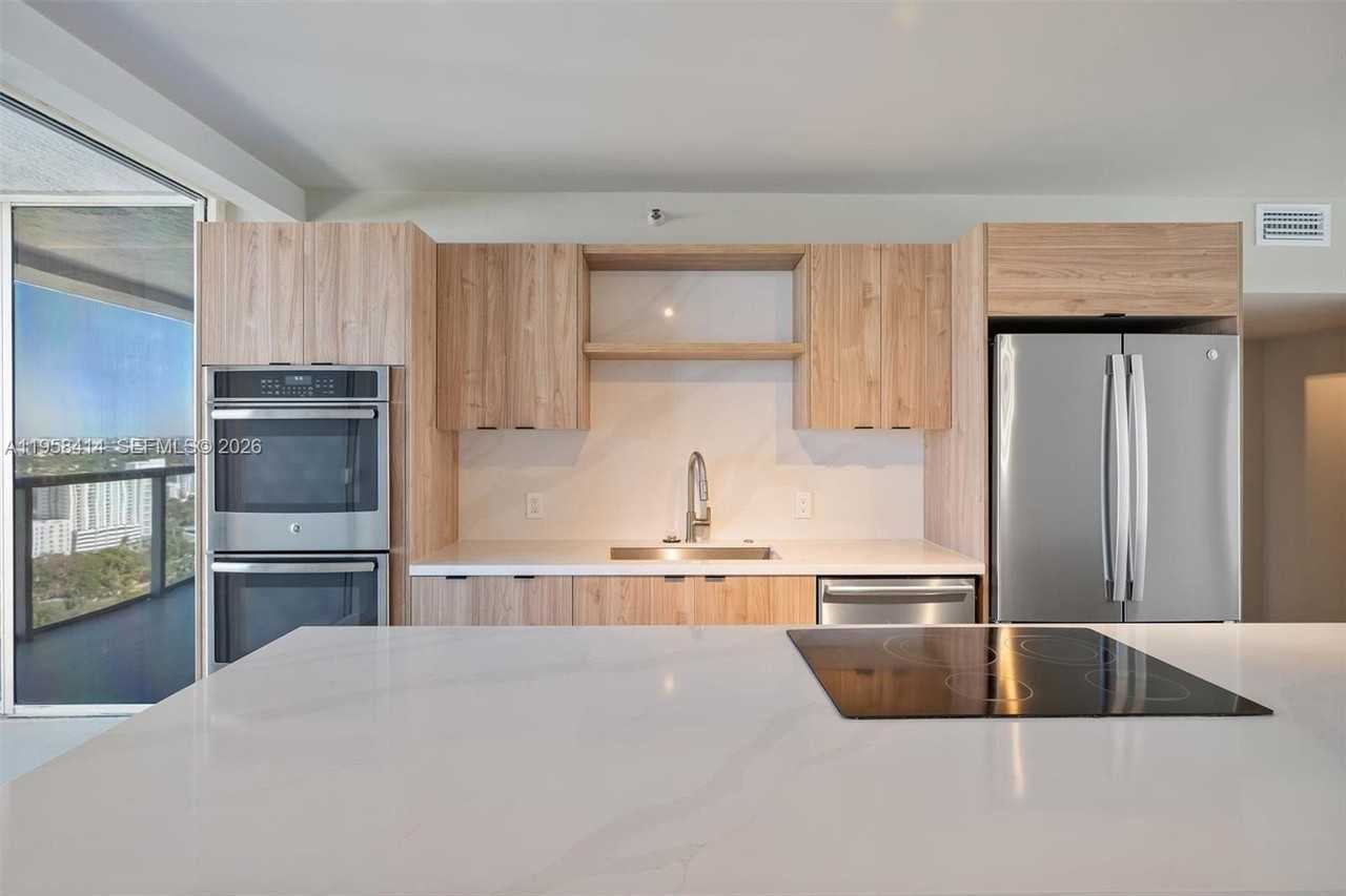 1541 Brickell Ave - Photo 5 of 33