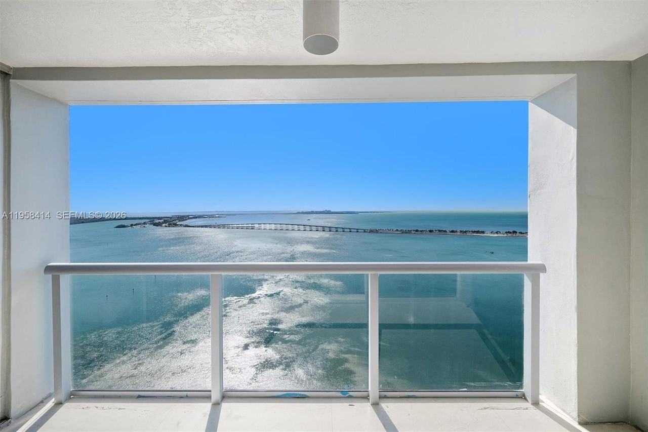 1541 Brickell Ave - Photo 7 of 33