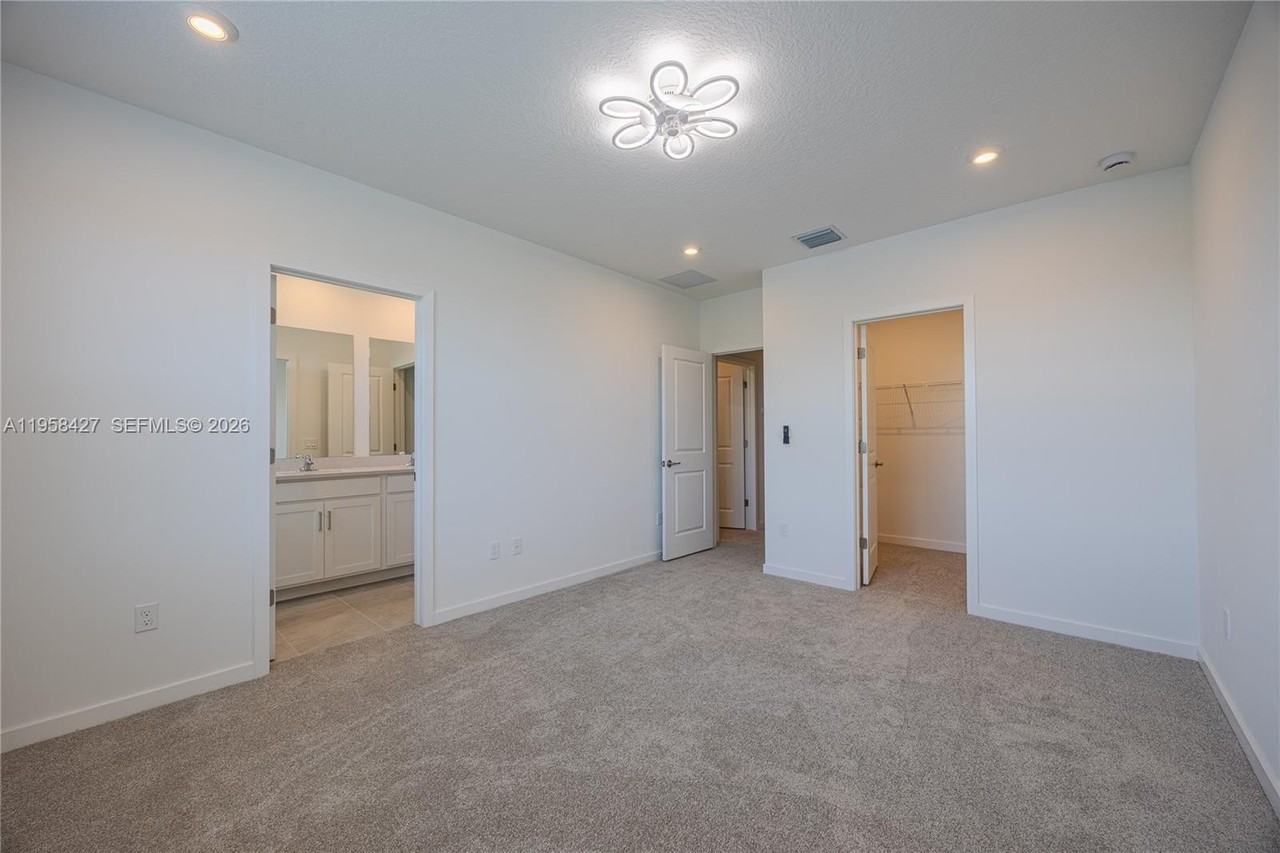 7040 Channing Ave - Photo 6 of 26