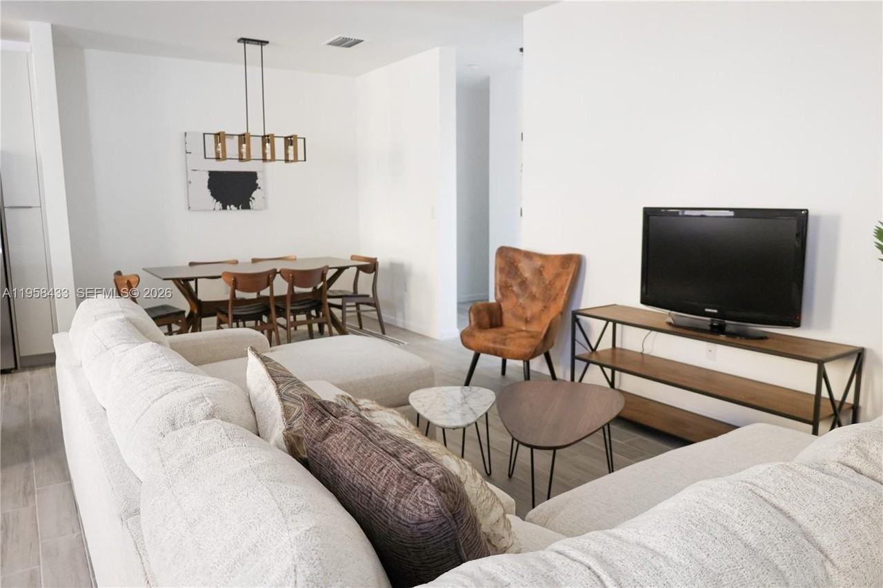 1221 Nw 45th St #A - Photo 6 of 20