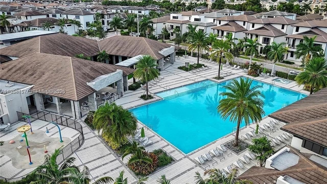 4680 Nw 83rd Pkwy #4680 - Photo 3 of 3