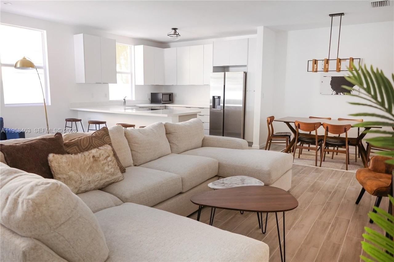 160 Ne 57th St #B - Photo 5 of 22