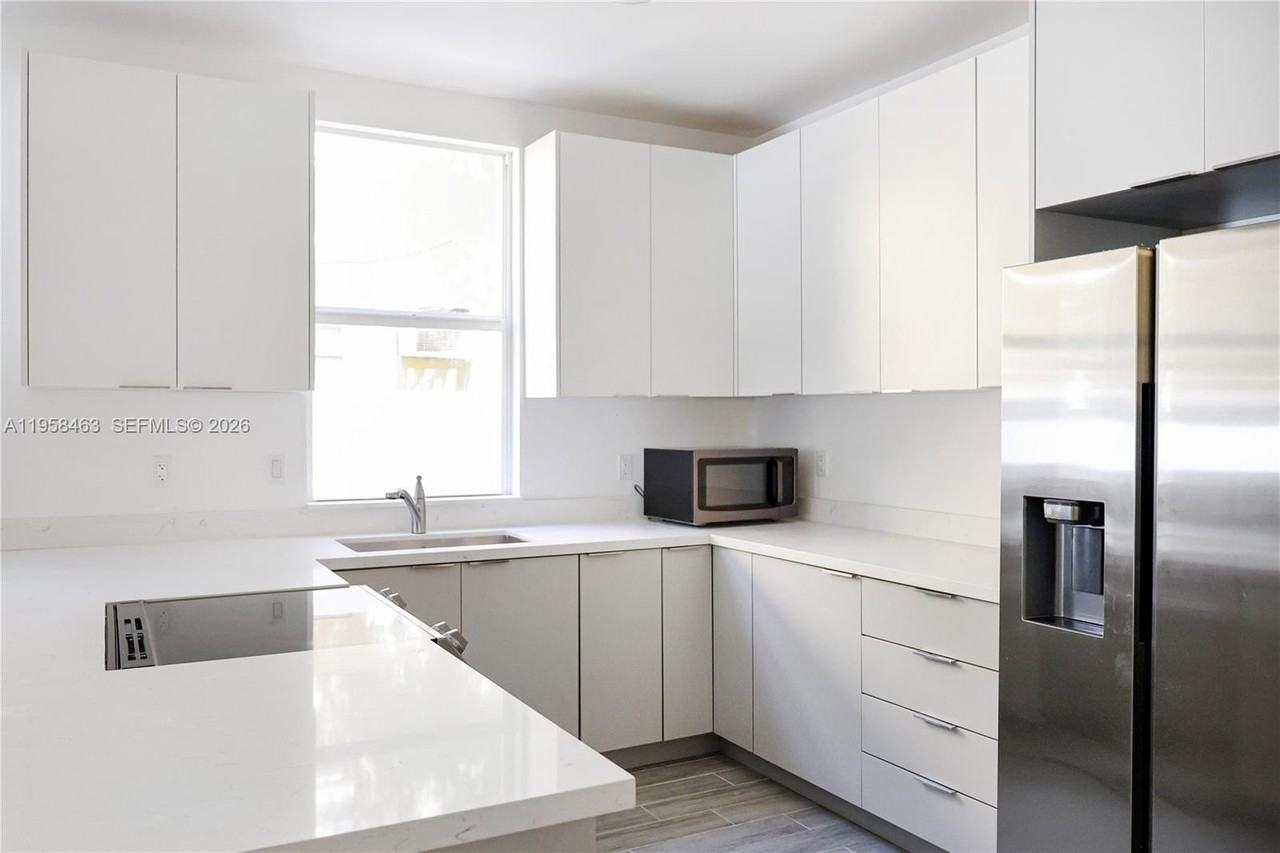 160 Ne 57th St #B - Photo 6 of 22