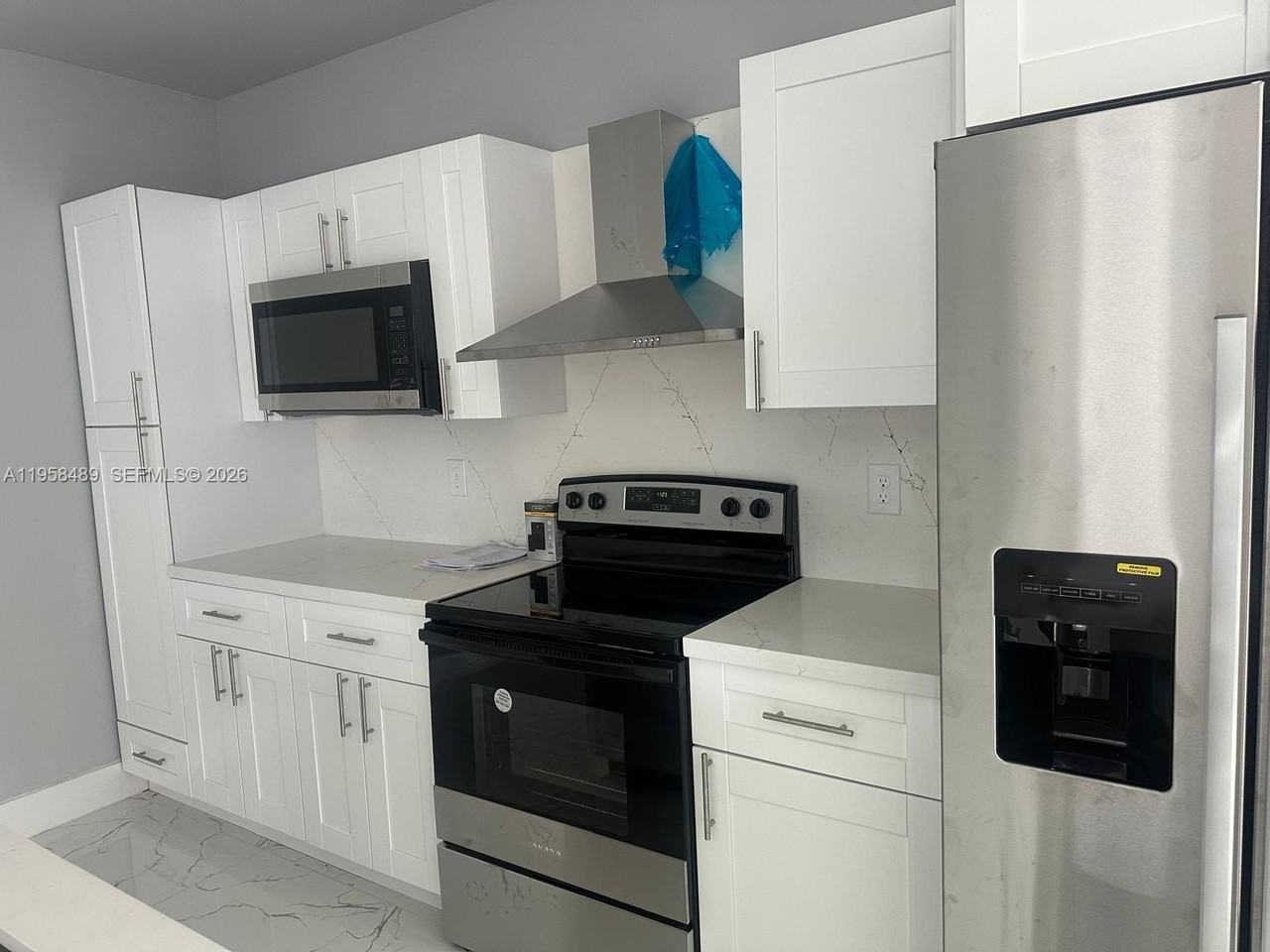 868 Cervantes St E - Photo 4 of 20