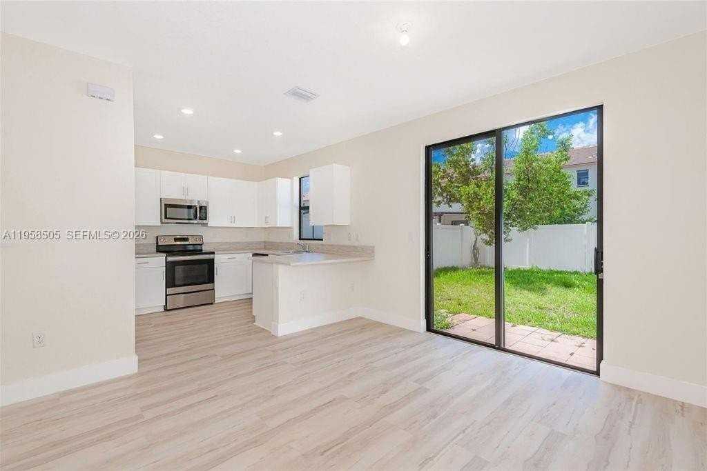 3326 W 112th St #3326 - Photo 4 of 24