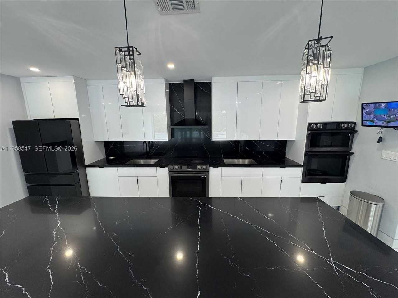 575 Ne 179th Dr - Photo 4 of 21