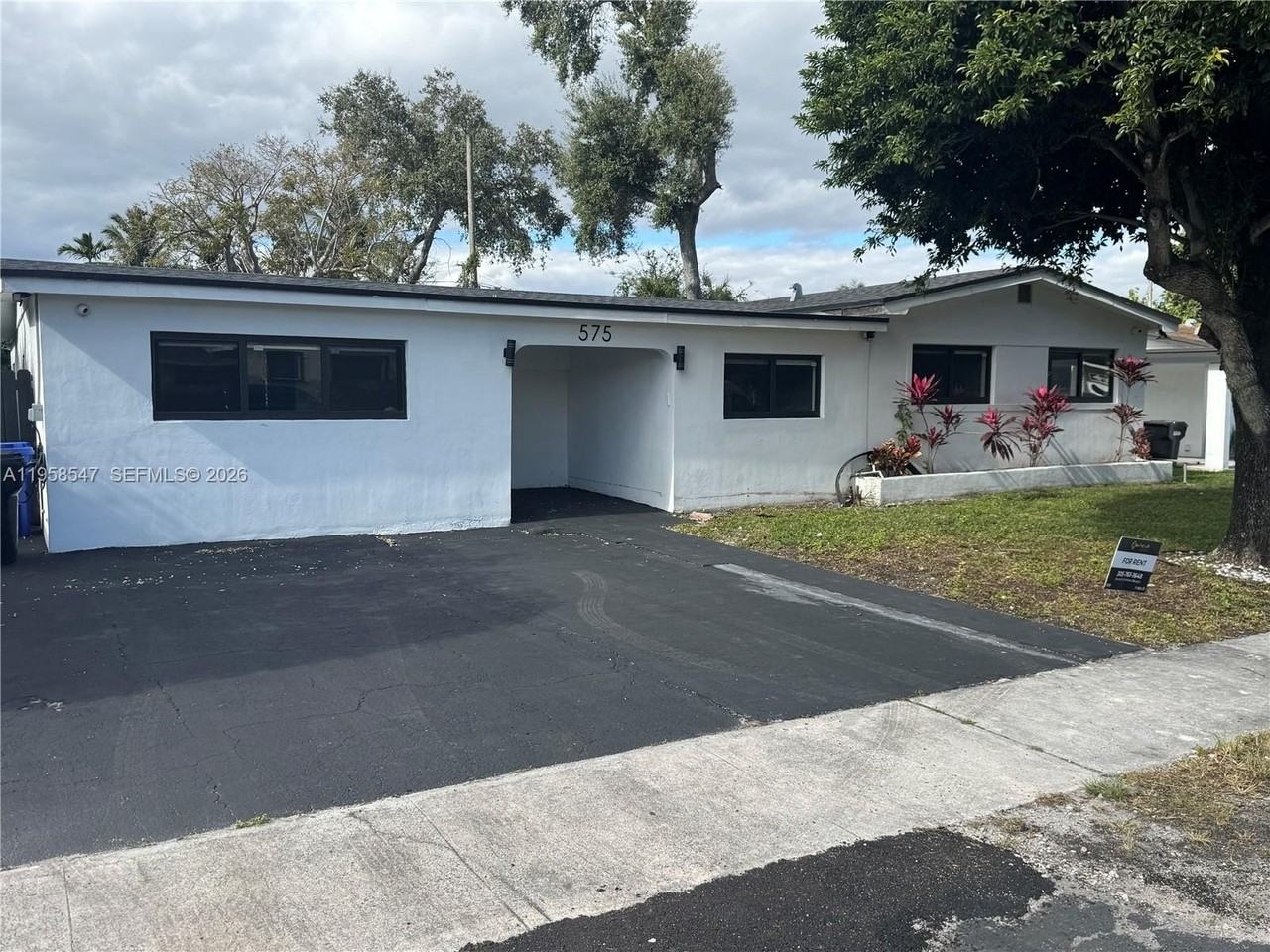 575 Ne 179th Dr - Photo 6 of 21