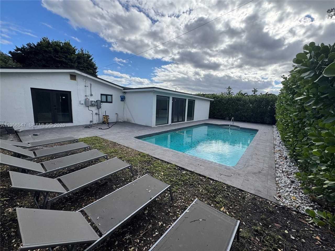 575 Ne 179th Dr - Photo 7 of 21