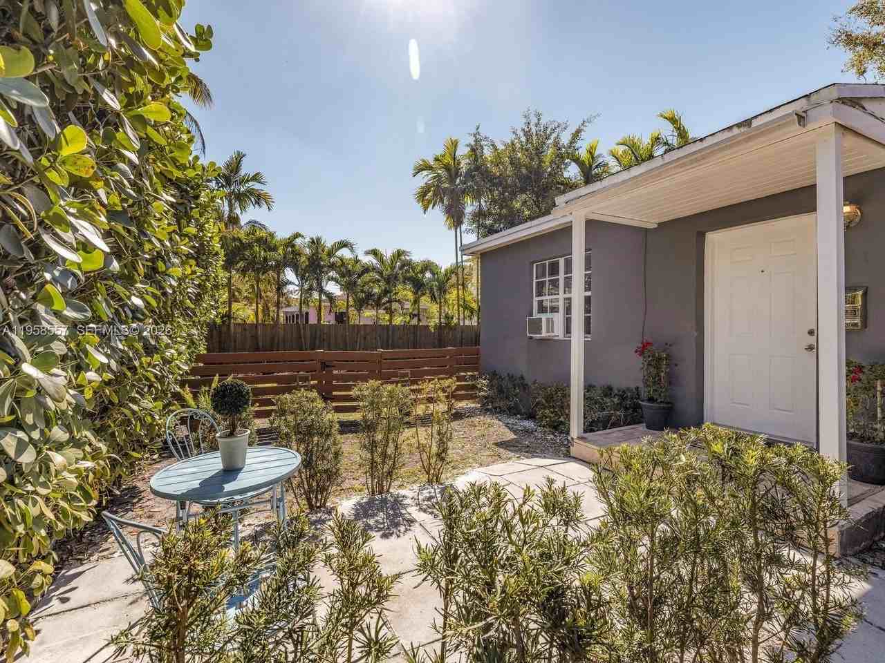 440 Ne 69th St #2 - Photo 6 of 23