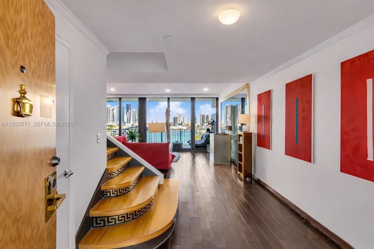 1000 Venetian Way #1106 - Photo 3 of 25