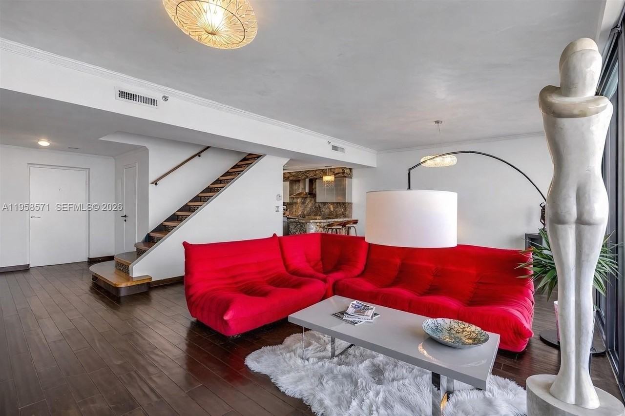 1000 Venetian Way #1106 - Photo 4 of 25