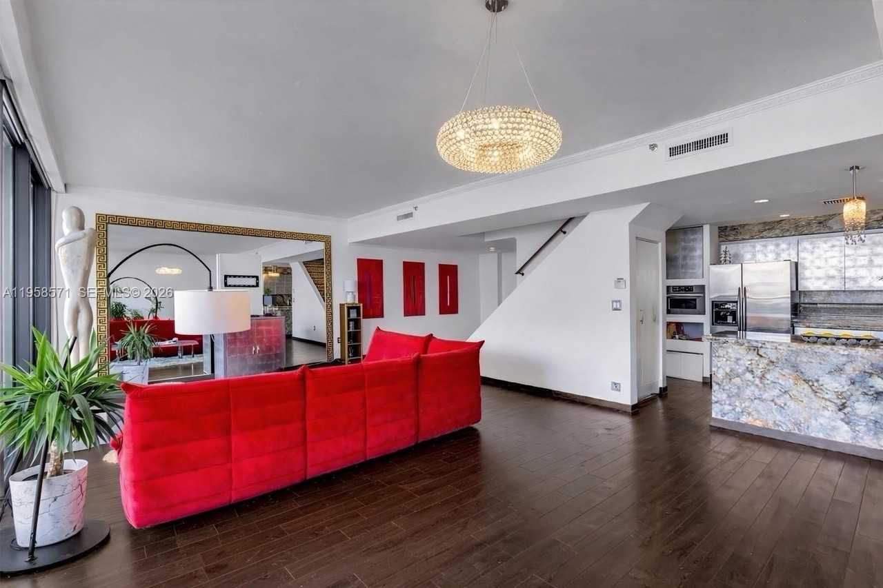 1000 Venetian Way #1106 - Photo 7 of 25