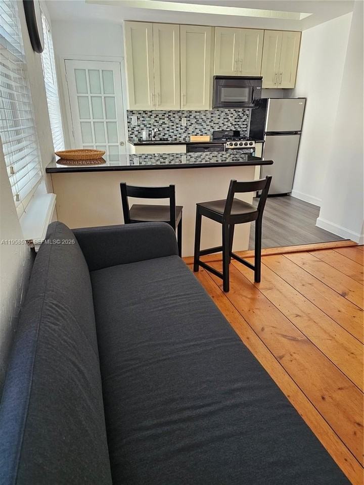 622 15th St #3 - Photo 2 of 24