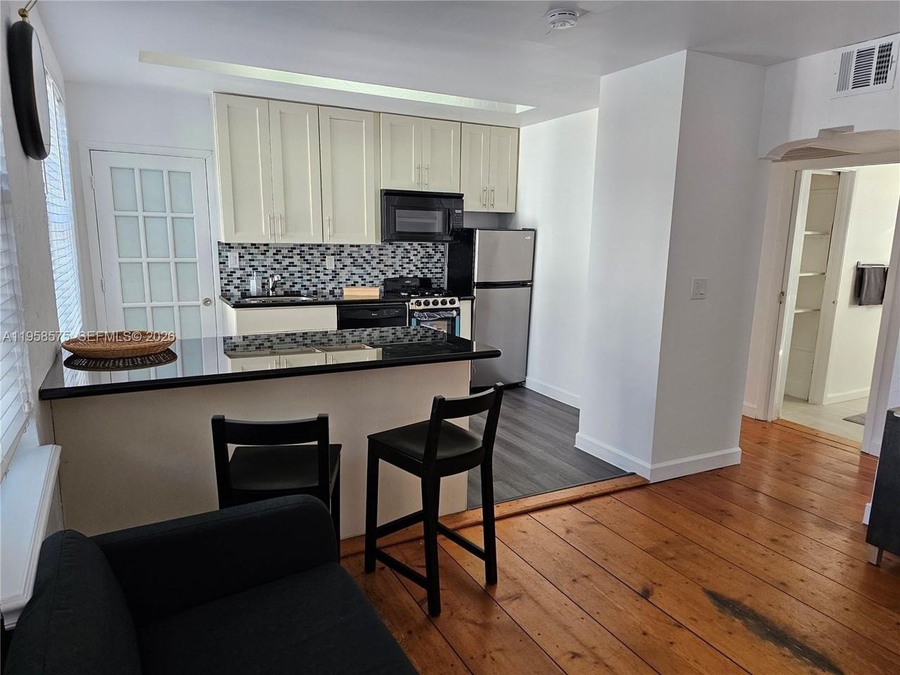 622 15th St #3 - Photo 5 of 24